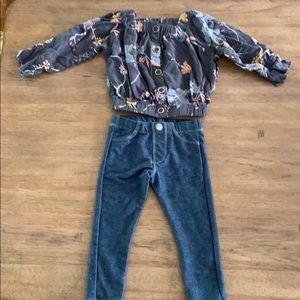 Jessica Simpson flowered top and skinny jeans 👖